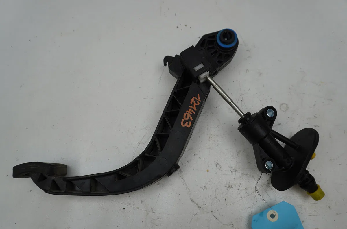 Pedale embrayage Opel MERIVA B Monospace (S10) 1.7 cdti (75) (2010-2017) occasion