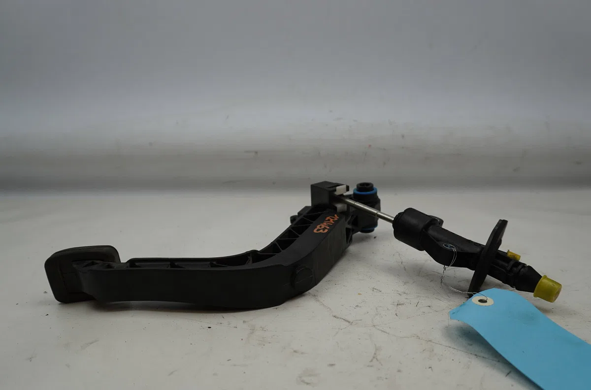 Pedale embrayage Opel MERIVA B Monospace (S10) 1.7 cdti (75) (2010-2017) occasion
