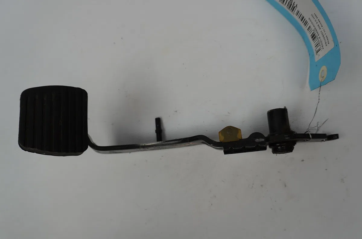 Pedale embrayage Peugeot 206 3-5 portes (2A-C) 2.0 hdi 90 (1999-2009) 5 portes occasion