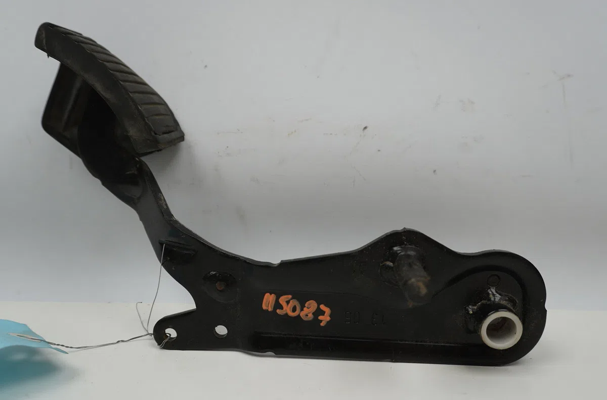 Pedale embrayage Peugeot 207-207 (WA_, WC_) 1.4 16v (2006-2013) 3 portes occasion