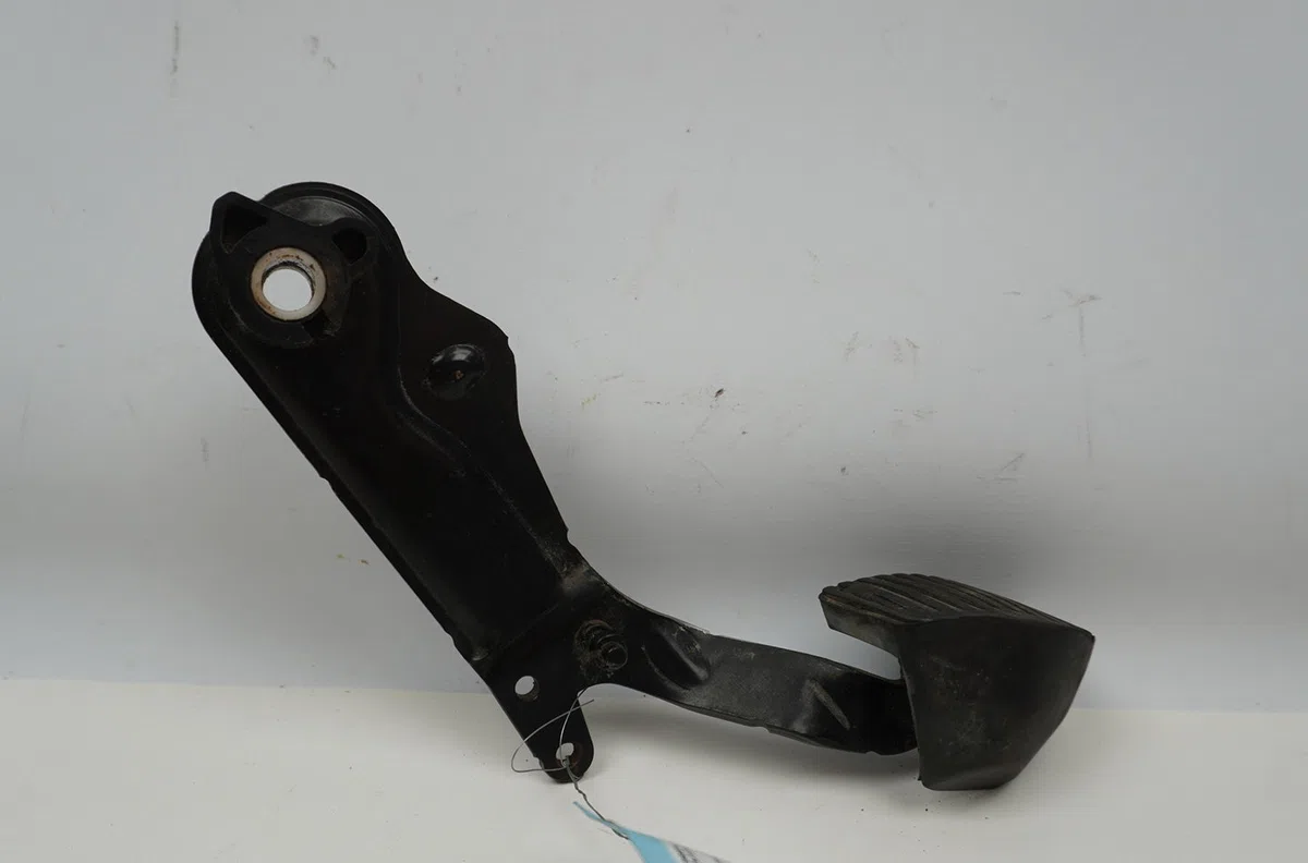 Pedale embrayage Peugeot 207-207 (WA_, WC_) 1.4 16v (2006-2013) 3 portes occasion
