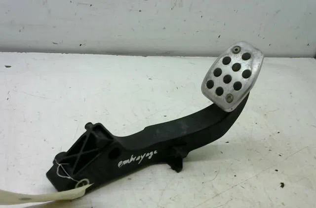 Pedale embrayage Peugeot 307 CC (3B) 2.0 16v (2003-2005) occasion