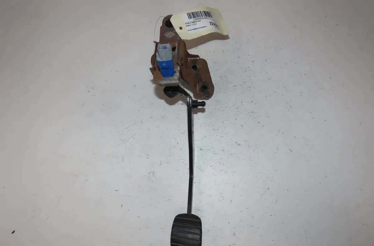 Pedale embrayage Renault CLIO III Grandtour (KR0-1_) 1.2 16v (kr02, kr0j) (2008-2014) occasion