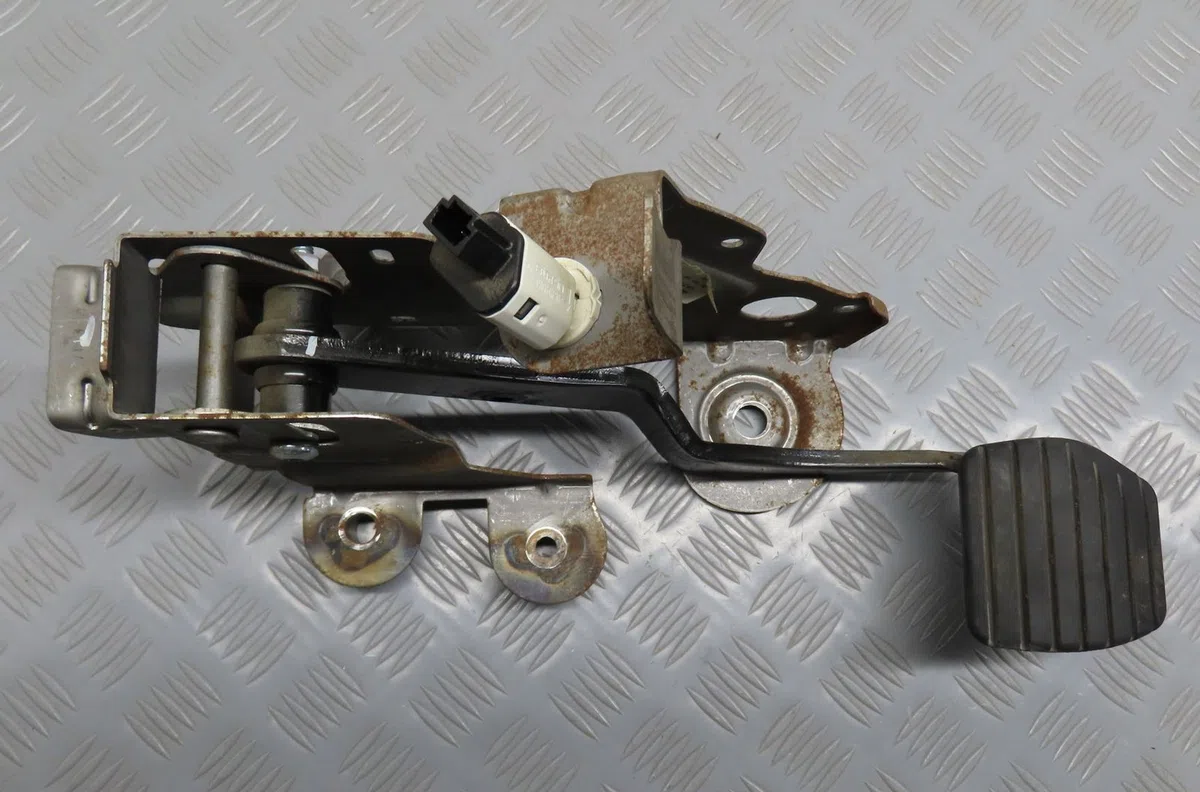 Pedale embrayage Renault FLUENCE (L3_) 1.5 dci (l30a) (2010) occasion