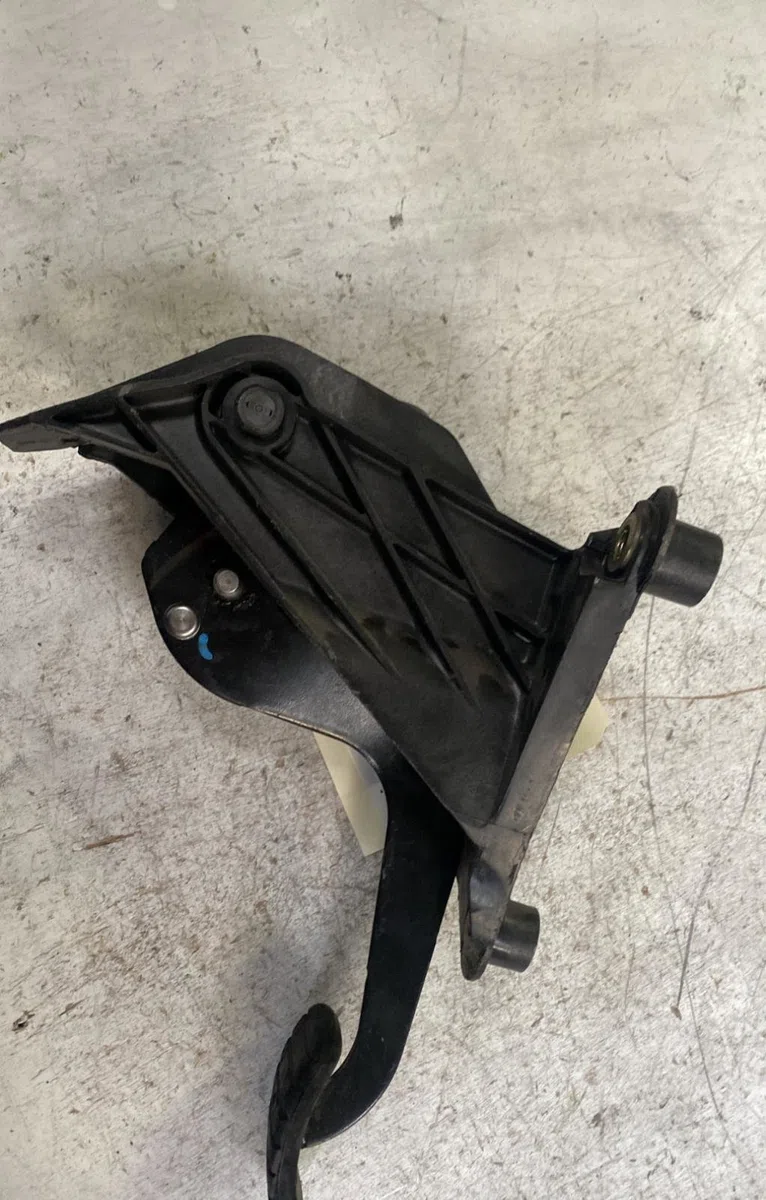 Pedale embrayage Renault LAGUNA II Grandtour (KG0-1_) 1.9 dci (2001-2007) occasion