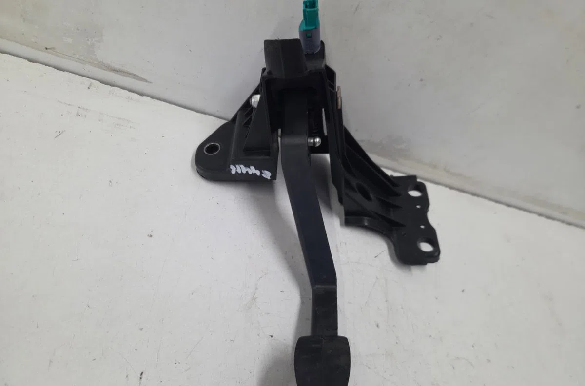 Pedale embrayage RENAULT MASTER 3 PHASE 3 occasion