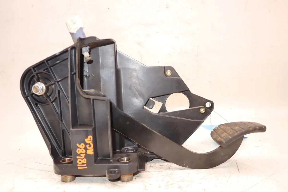 Pedale embrayage Renault MASTER III Camionnette (FV) 2.3 dci 125 fwd (fv0c, fv0d, fv0g, fv0h, fv0j, fv0k) (2010) occasio