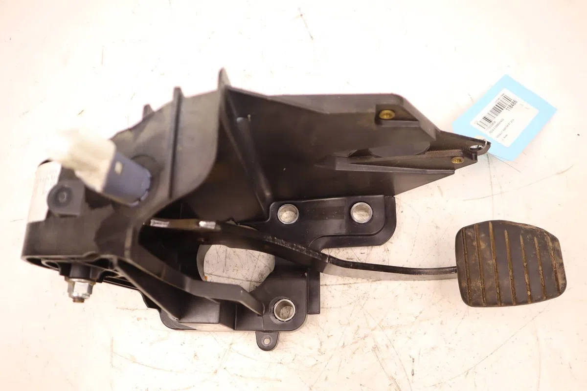 Pedale embrayage Renault MASTER III Camionnette (FV) 2.3 dci 125 fwd (fv0c, fv0d, fv0g, fv0h, fv0j, fv0k) (2010) occasio