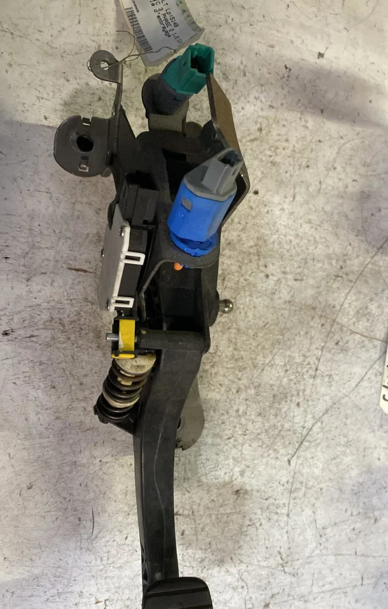 Pedale embrayage Renault SCÉNIC III (JZ0-1_) 1.5 dci (2009) 5 portes occasion