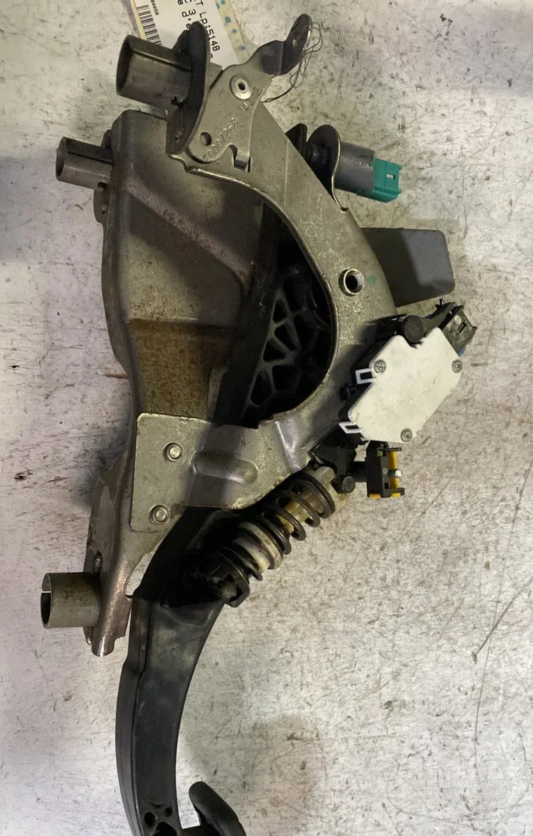 Pedale embrayage Renault SCÉNIC III (JZ0-1_) 1.5 dci (2009) 5 portes occasion