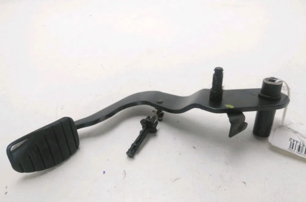 Pedale embrayage Renault TWINGO II (CN0_) 1.5 dci 75 (2010) 3 portes occasion