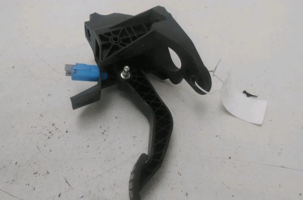 Pedale embrayage Renault TWINGO III (BCM_, BCA_) 1.0 sce 70 (2014) 5 portes occasion