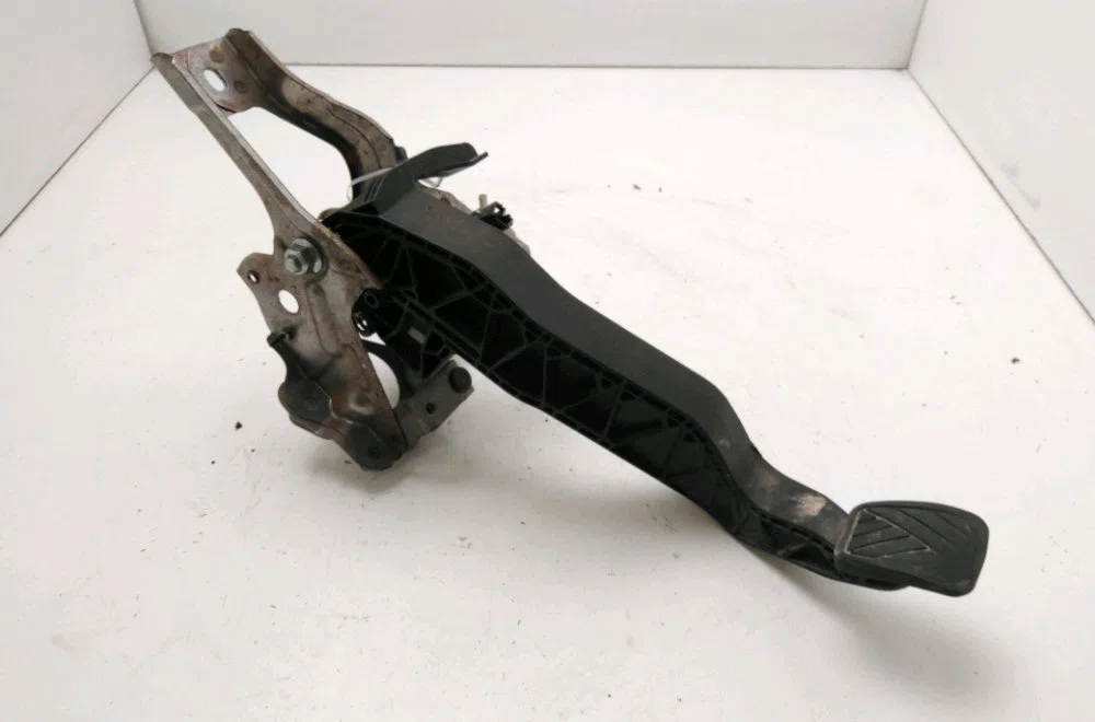 Pedale embrayage Suzuki VITARA (LY) 1.6 ddis allgrip (apk 416d) (2015) occasion