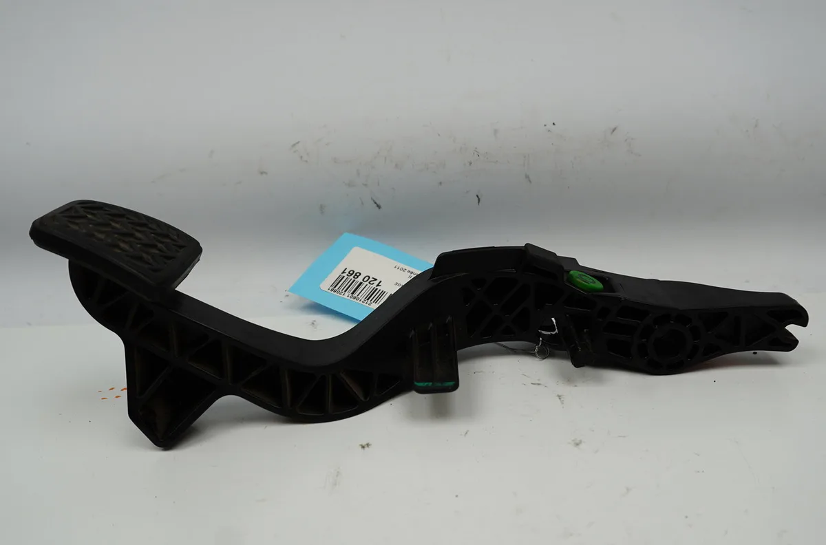 Pedale embrayage Toyota YARIS (_P9_) 1.0 vvt-i (ksp90_) (2005-2011) 5 portes occasion