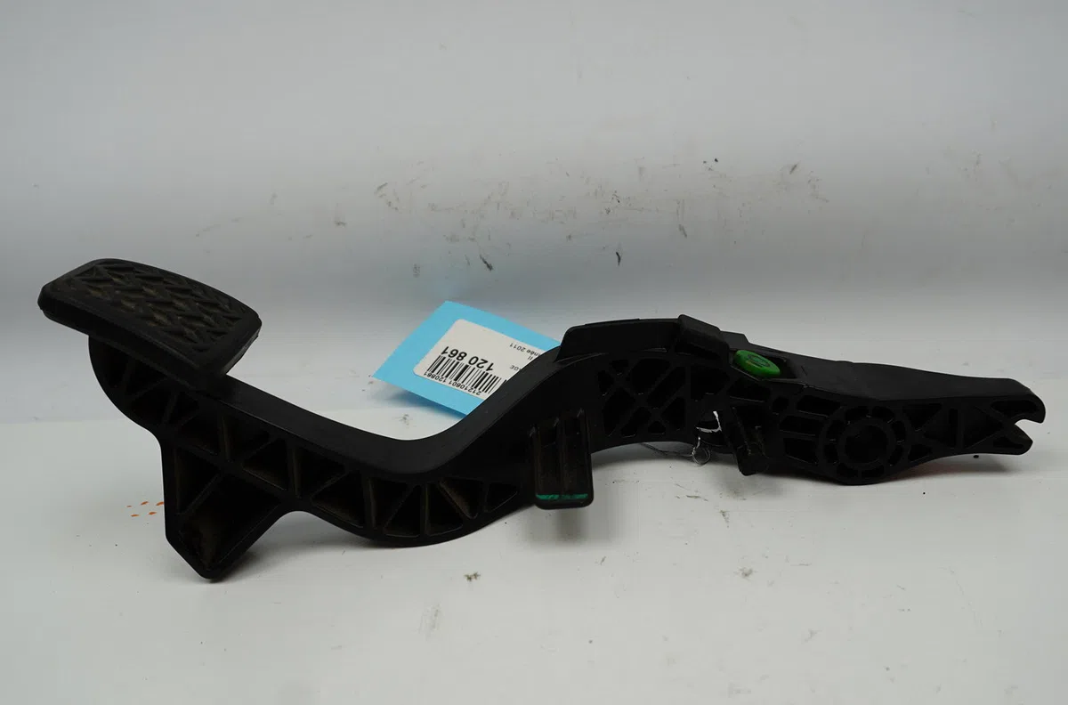 Pedale embrayage Toyota YARIS (_P9_) 1.0 vvt-i (ksp90_) (2005-2011) 5 portes occasion