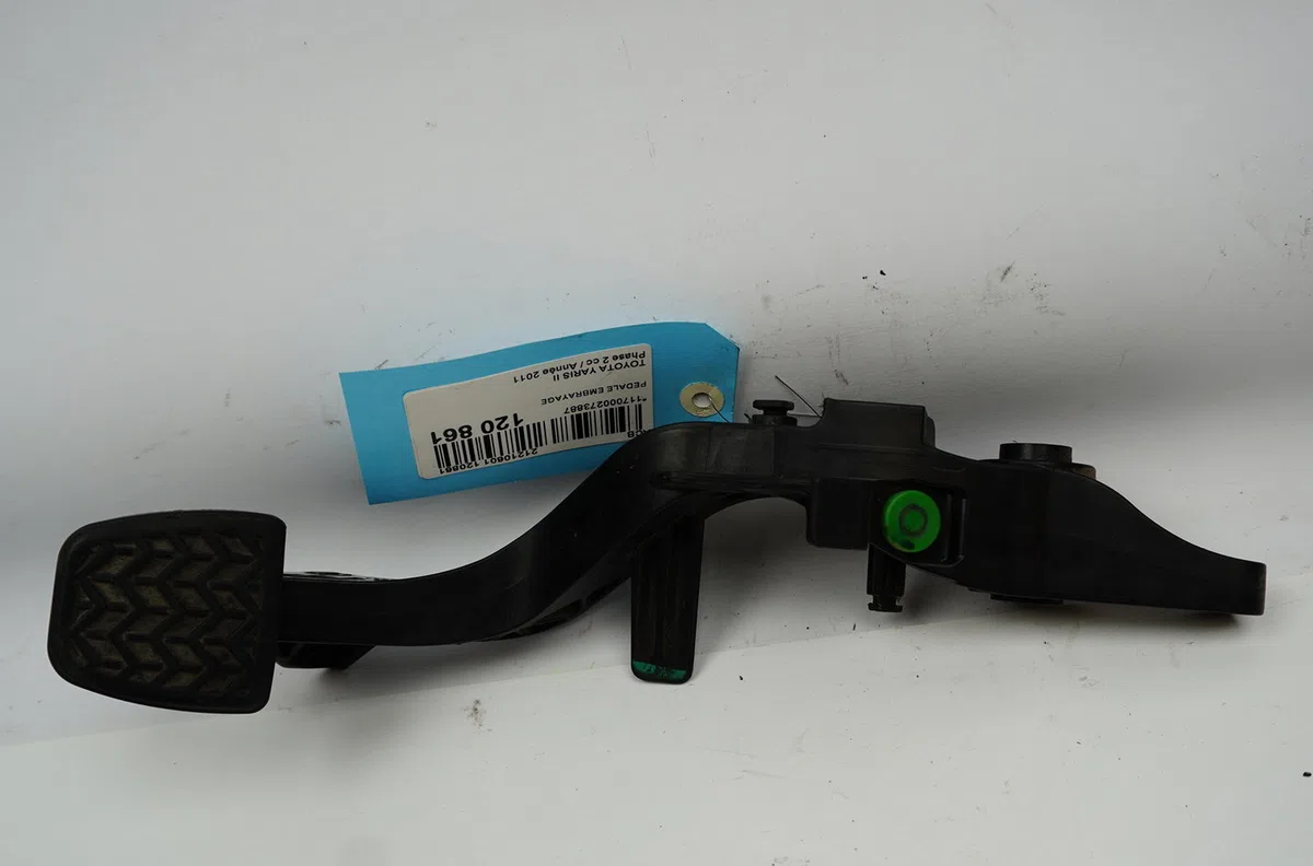 Pedale embrayage Toyota YARIS (_P9_) 1.0 vvt-i (ksp90_) (2005-2011) 5 portes occasion