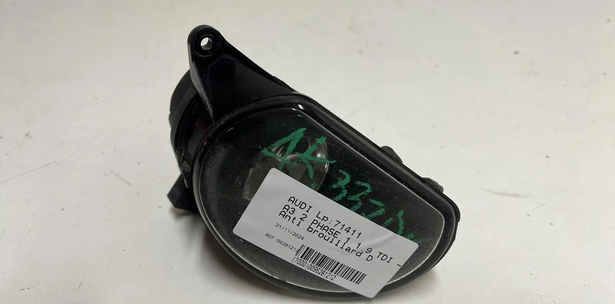 Phare antibrouillard avant droit Audi A3 (8P1) 1.9 tdi (2003-2010) 3 portes occasion
