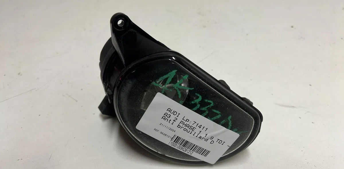 Phare antibrouillard avant droit Audi A3 (8P1) 1.9 tdi (2003-2010) 3 portes occasion