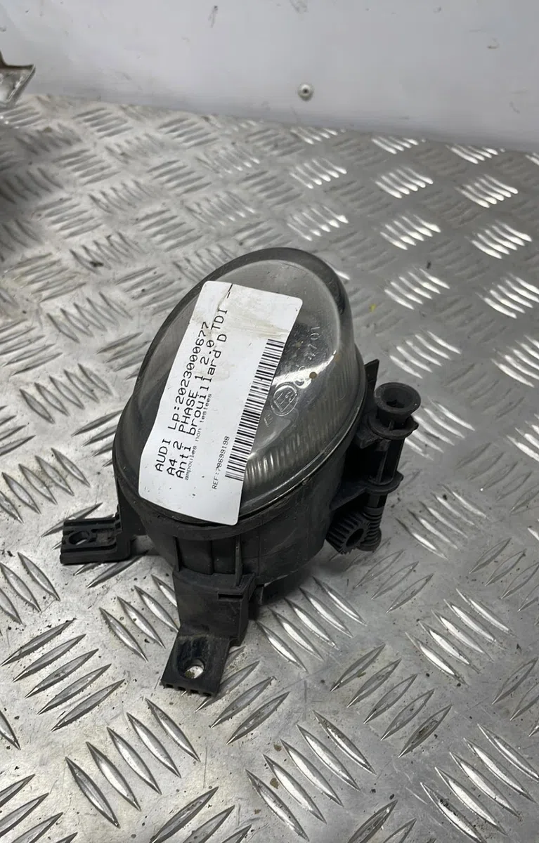 Phare antibrouillard avant droit AUDI A4 2 PHASE 2 occasion