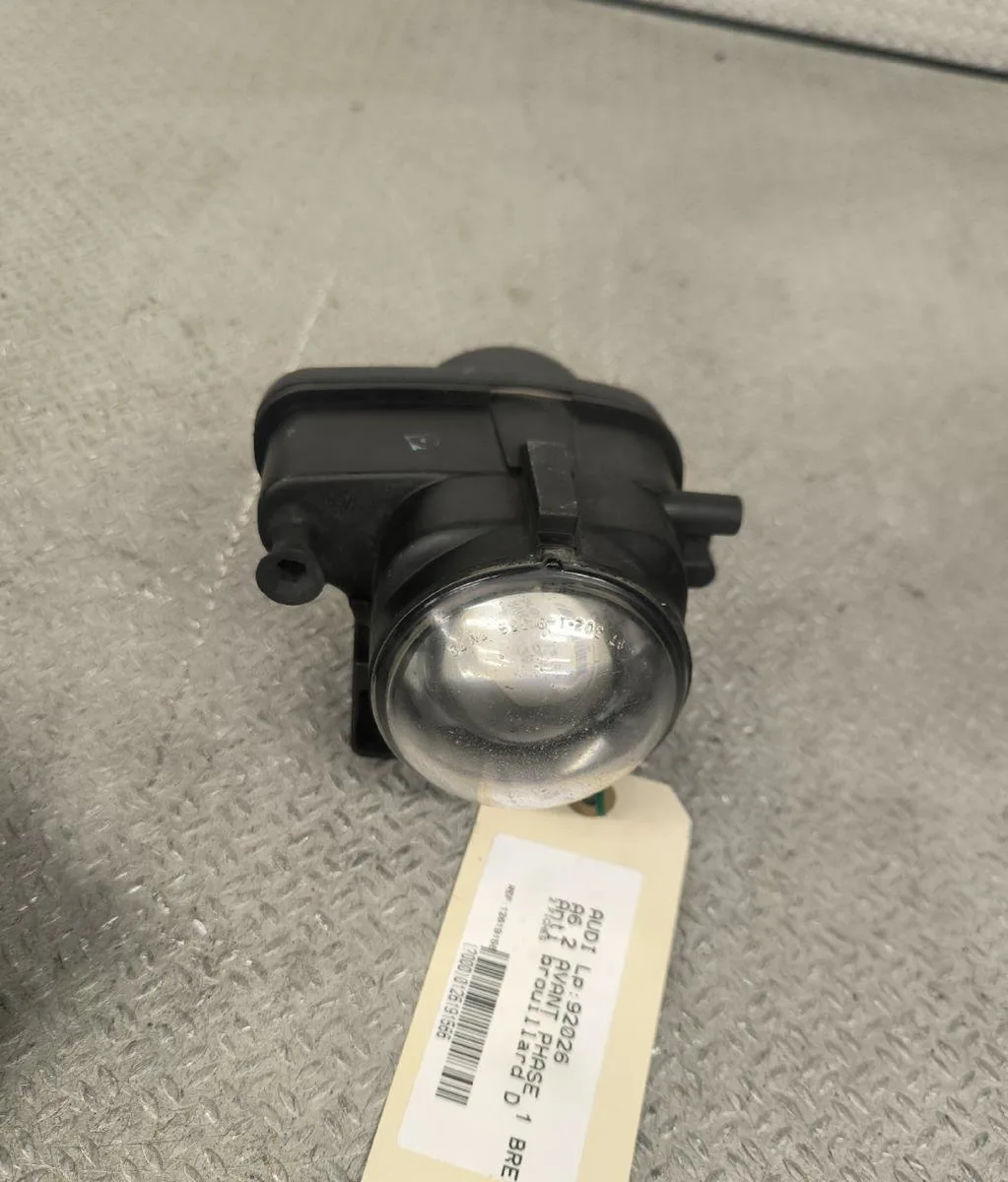 Phare antibrouillard avant droit Audi A6 C5 Avant (4B5) 2.5 tdi quattro (2000-2005) occasion