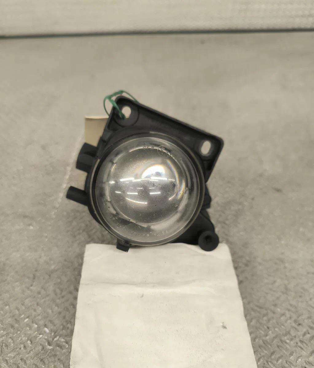 Phare antibrouillard avant droit Audi A6 C5 Avant (4B5) 2.5 tdi quattro (2000-2005) occasion