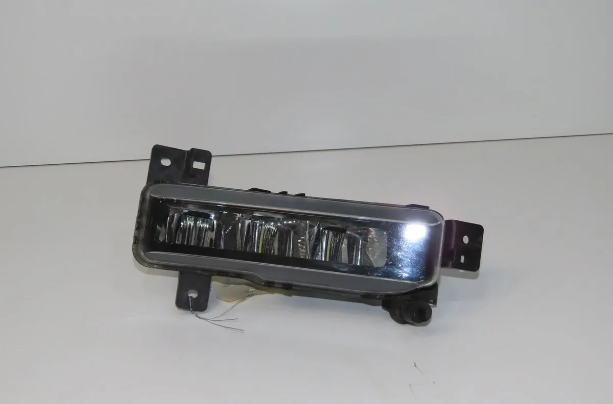 Phare antibrouillard avant droit Bmw 1 (F40) 116 d (2019) occasion