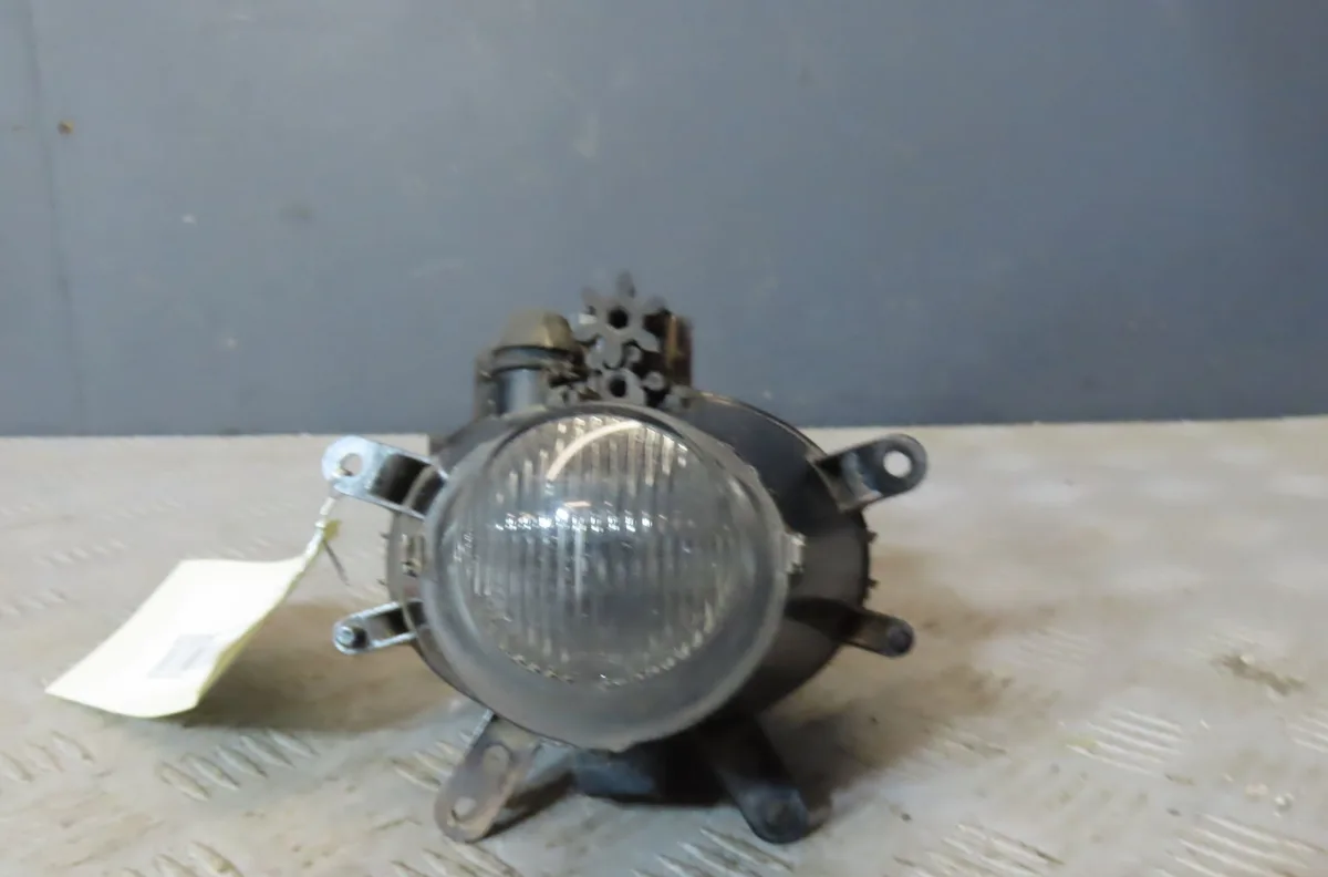 Phare antibrouillard avant droit BMW SERIE 3 2004 occasion