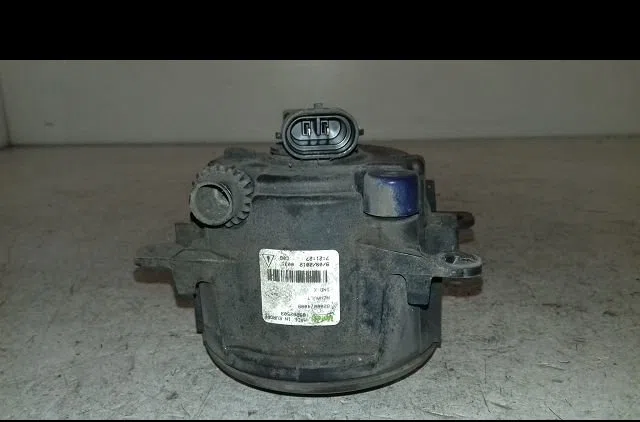 Phare antibrouillard avant droit Dacia DUSTER (HS_) 1.5 dci (hsmc) (2010-2018) occasion