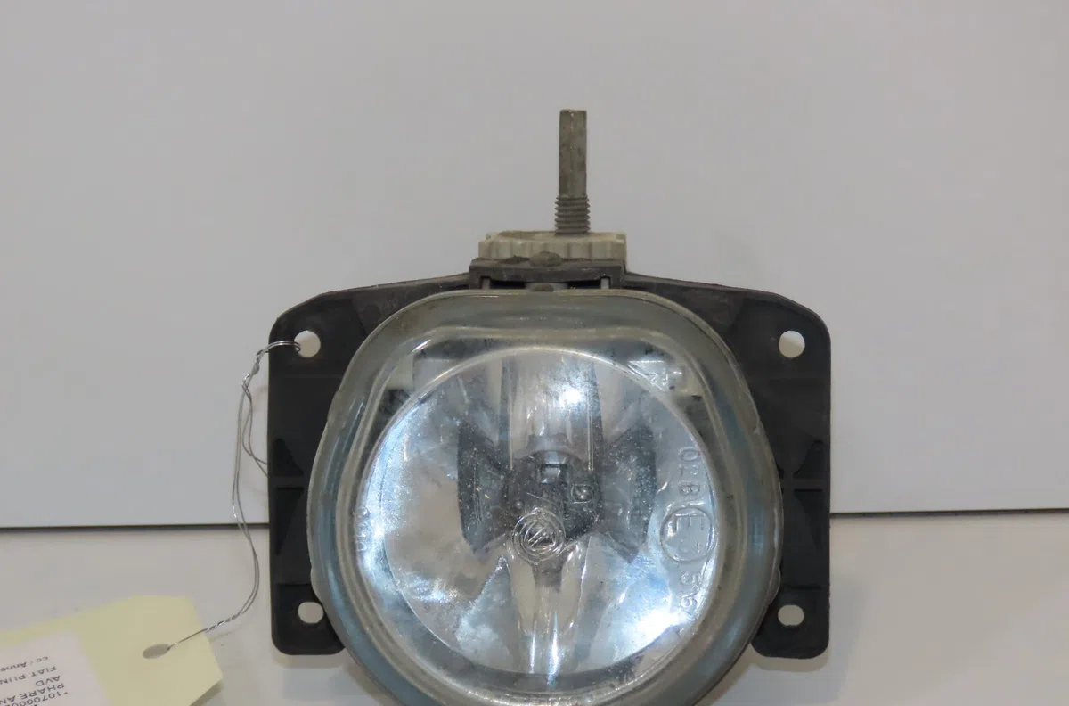 Phare antibrouillard avant droit Fiat LINEA (323_, 110_) 1.3 d multijet (323axb11, 323axb1a) (2007) occasion