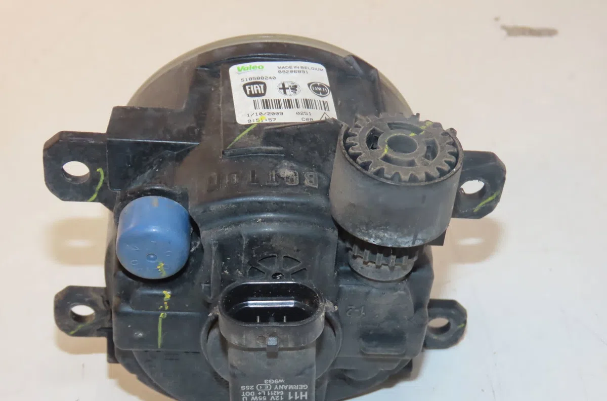 Phare antibrouillard avant droit Fiat PUNTO EVO (199_) 1.3 d multijet (199axc1a, 199bxc1a, 199axt1a, 199bxt1a) (2009-201