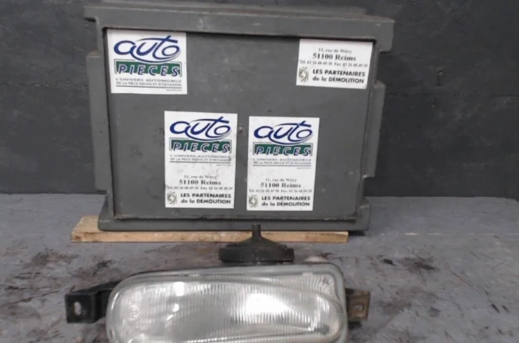 Phare antibrouillard avant droit FORD ESCORT 5 PHASE 2 CABRIOLET occasion