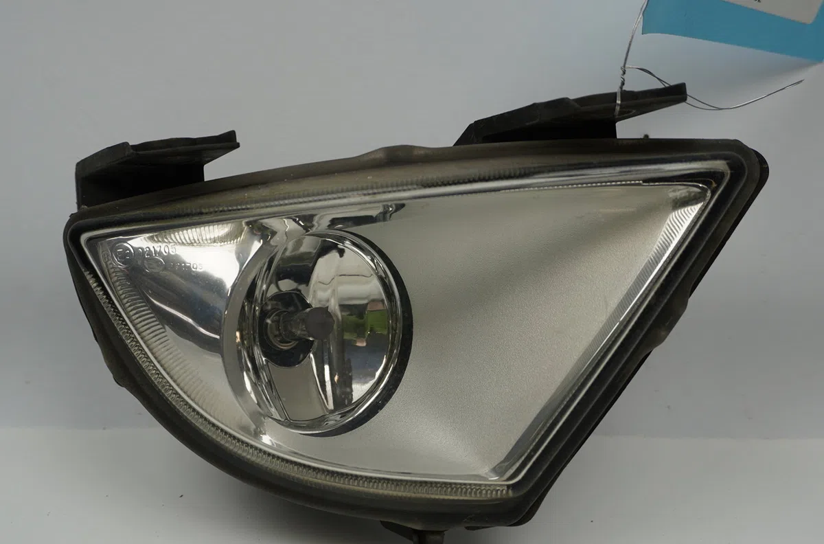 Phare antibrouillard avant droit Ford FIESTA V (JH_, JD_) 1.4 tdci (2001-2008) 5 portes occasion