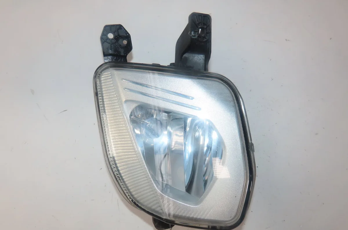 Phare antibrouillard avant droit Ford FIESTA VII (HJ, HF) 1.0 ecoboost (2017) occasion