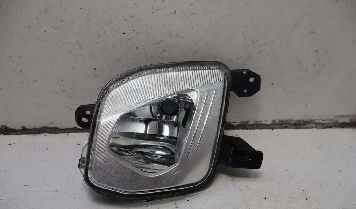 Phare antibrouillard avant droit Ford FIESTA VII (HJ, HF) 1.0 ecoboost mhev active (2021) occasion