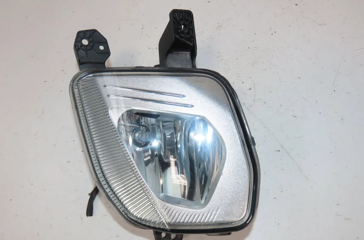 Phare antibrouillard avant droit Ford FIESTA VII (HJ, HF) 1.1 ti-vct (2017) occasion