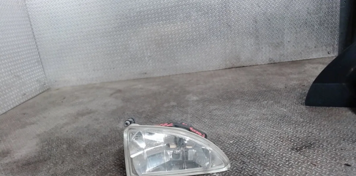 Phare antibrouillard avant droit FORD FOCUS 1 FOCUS 1 occasion