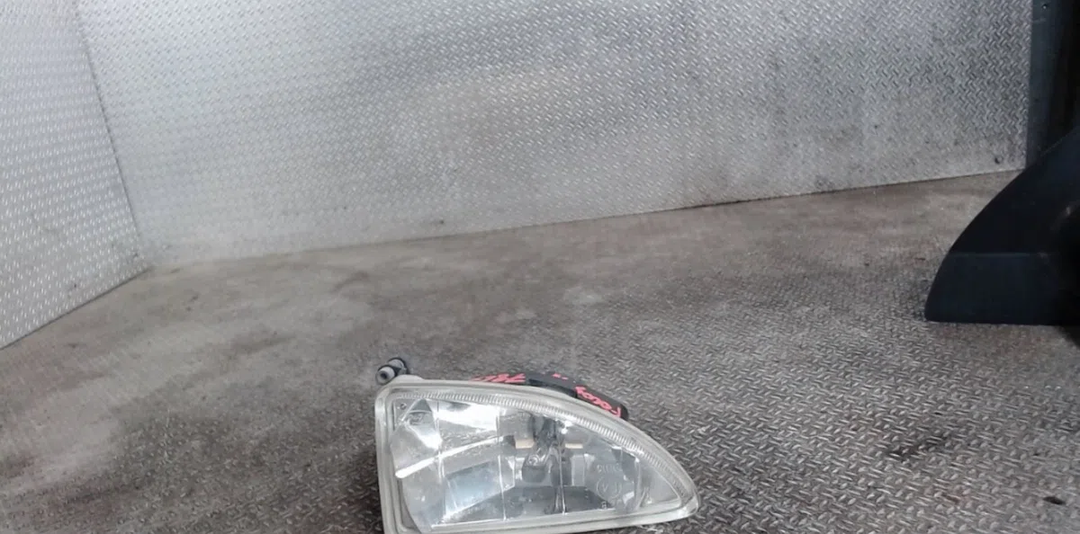 Phare antibrouillard avant droit FORD FOCUS 1  FOCUS 1 occasion