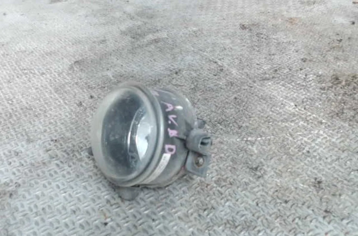 Phare antibrouillard avant droit FORD FOCUS 2 FOCUS 2 PHASE 1 BREAK occasion