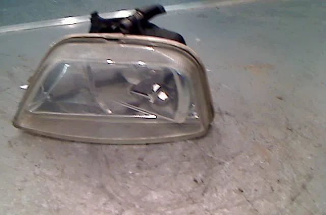 Phare antibrouillard avant droit FORD FOCUS 2001 occasion