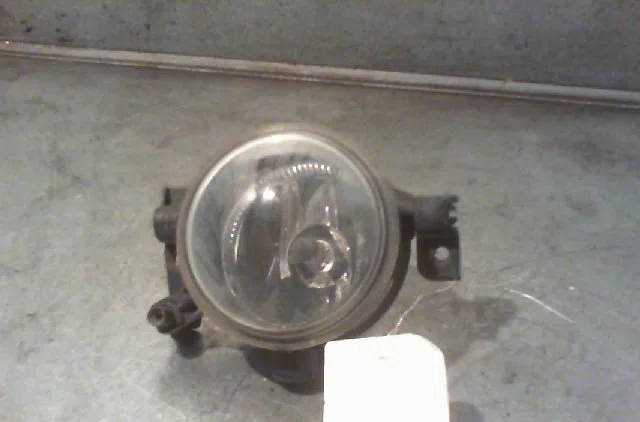 Phare antibrouillard avant droit FORD FOCUS 2004 occasion