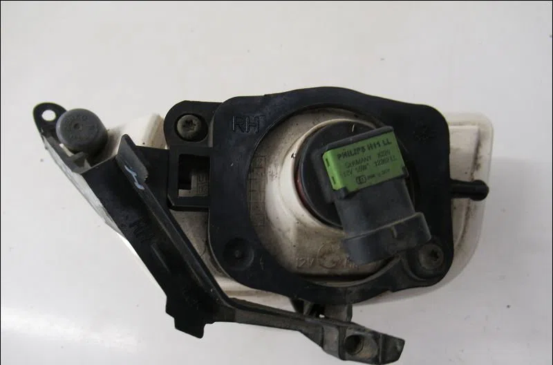 Phare antibrouillard avant droit Ford FOCUS I (DAW, DBW) 1.8 tdci (2001-2004) occasion