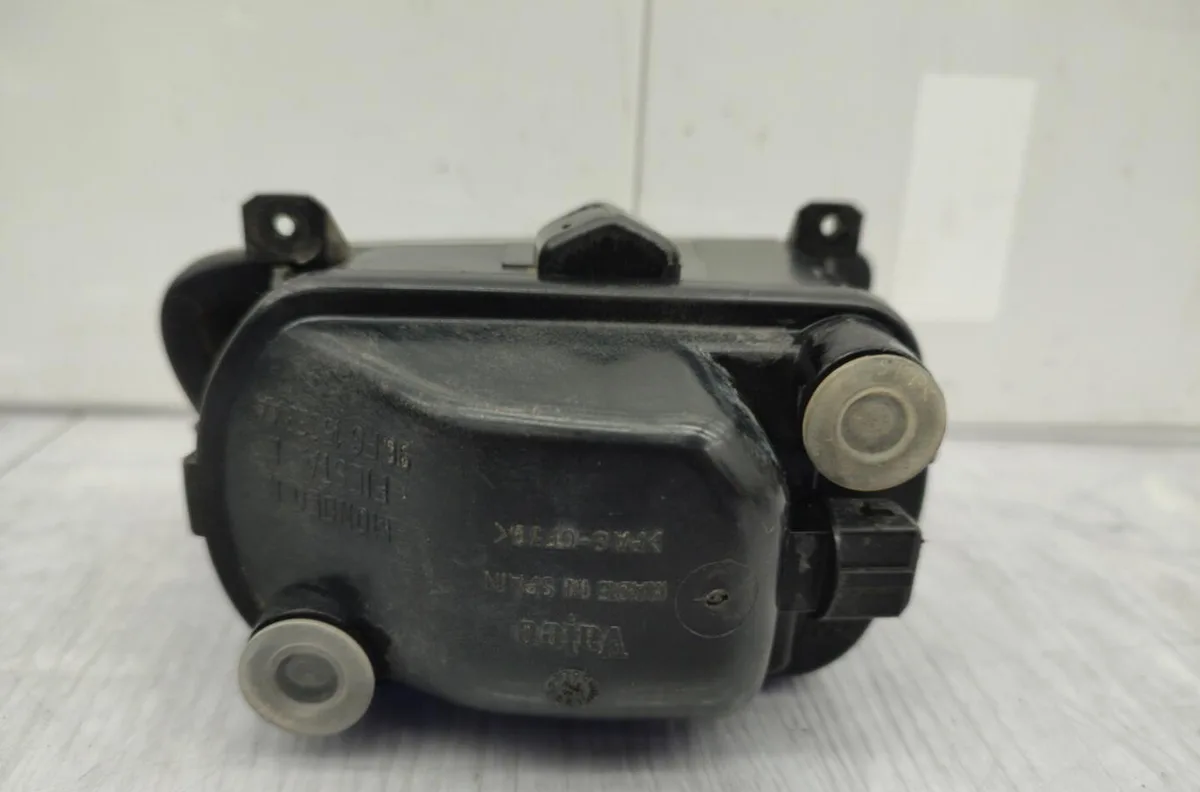 Phare antibrouillard avant droit FORD MONDEO 1 PHASE 1 occasion