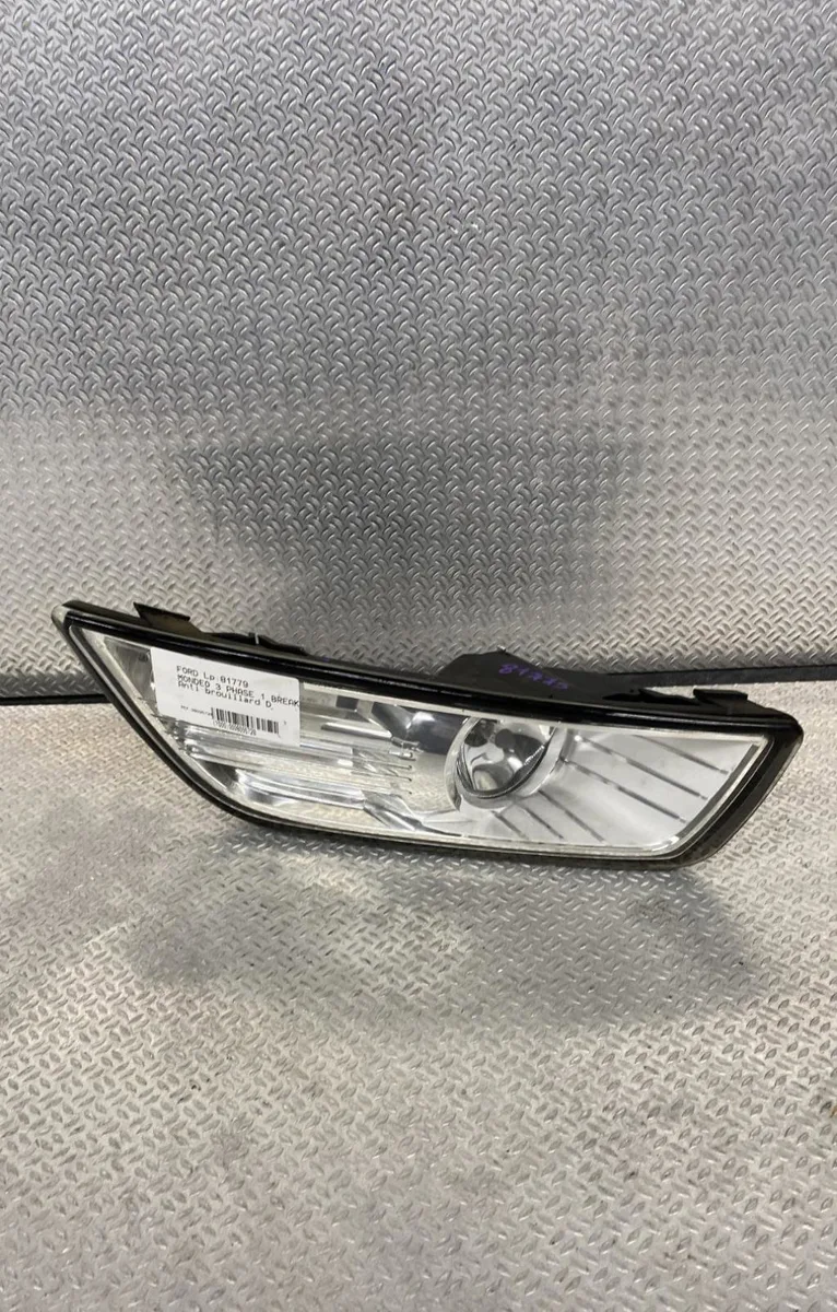 Phare antibrouillard avant droit FORD MONDEO 3 MONDEO 3 PHASE 1 BREAK occasion