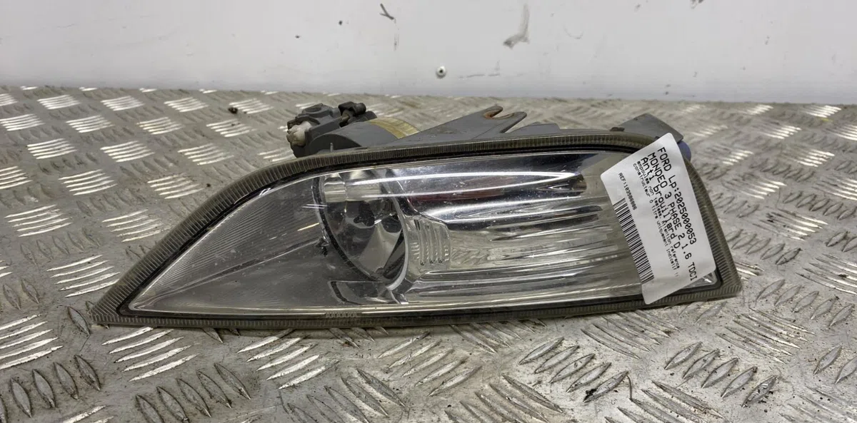 Phare antibrouillard avant droit FORD MONDEO 3 PHASE 2 occasion