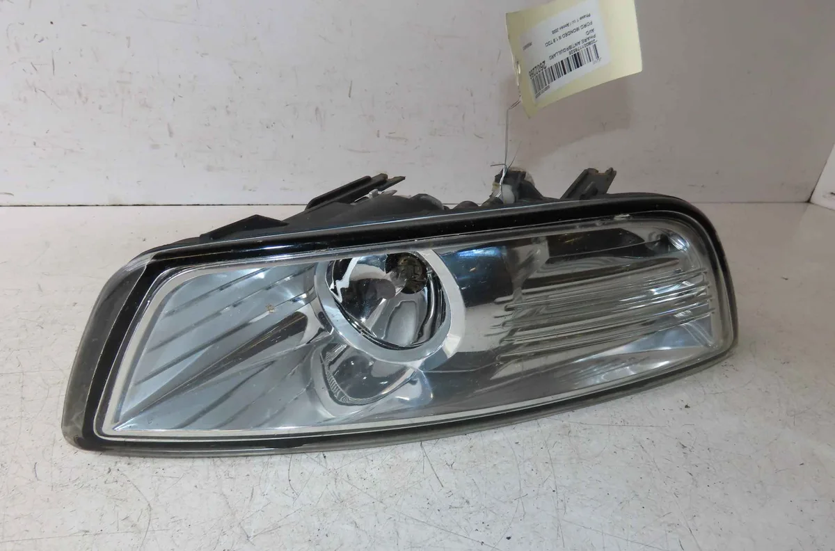 Phare antibrouillard avant droit FORD MONDEO III occasion