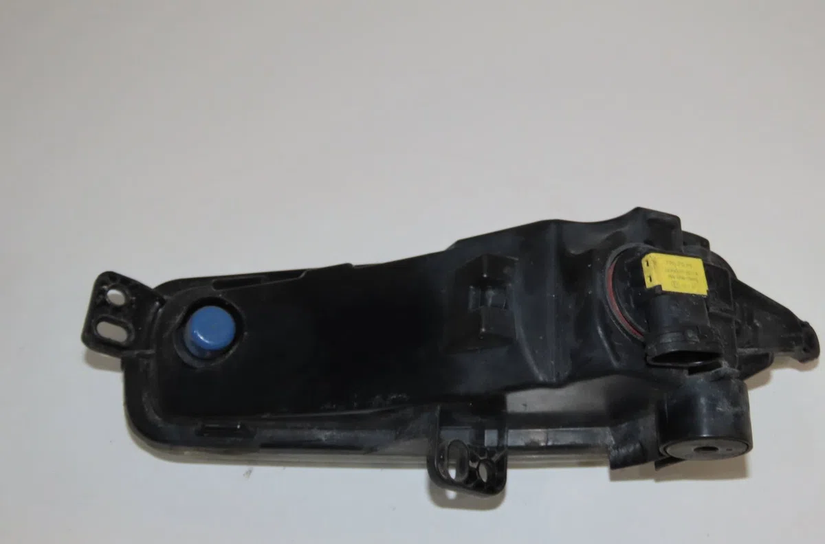Phare antibrouillard avant droit Ford MONDEO V Turnier (CF) 2.0 ecoblue (2019) occasion