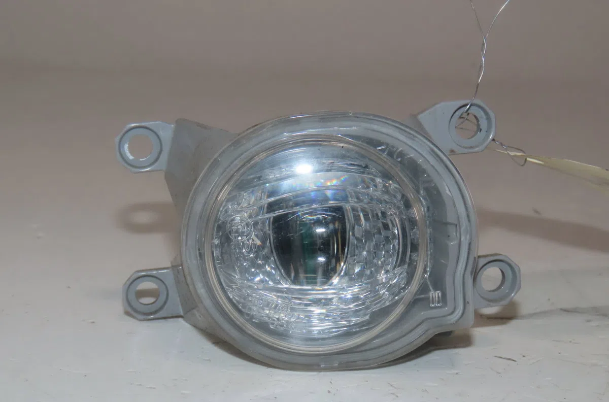 Phare antibrouillard avant droit Mazda 2 Berline bicorps trois ou cinq portes (KB) 1.5 hybrid (kbac3x) (2022) occasion