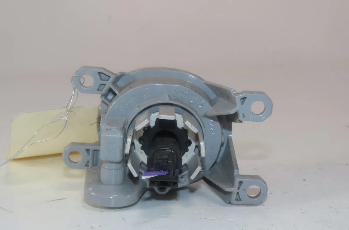 Phare antibrouillard avant droit Mazda 2 Berline bicorps trois ou cinq portes (KB) 1.5 hybrid (kbac3x) (2022) occasion
