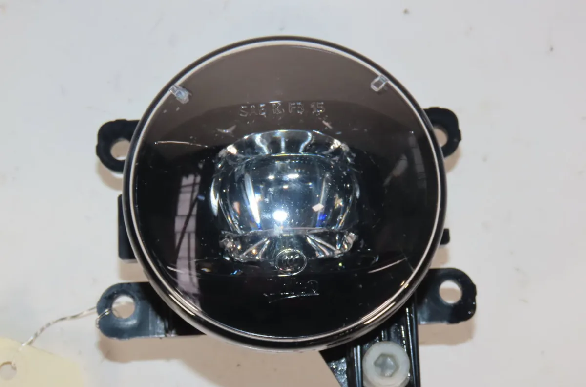 Phare antibrouillard avant droit Mercedes-benz CITAN Camionnette-Monospace (W420) 1.5 112 cdi (420.633, 420.635) (2021)