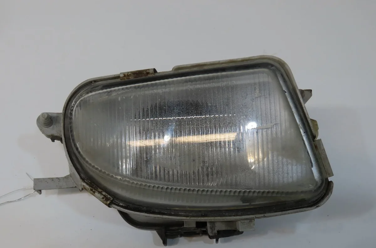 Phare antibrouillard avant droit Mercedes-benz CLASSE E (W210) E 220 cdi (210.006) (1998-1999) occasion